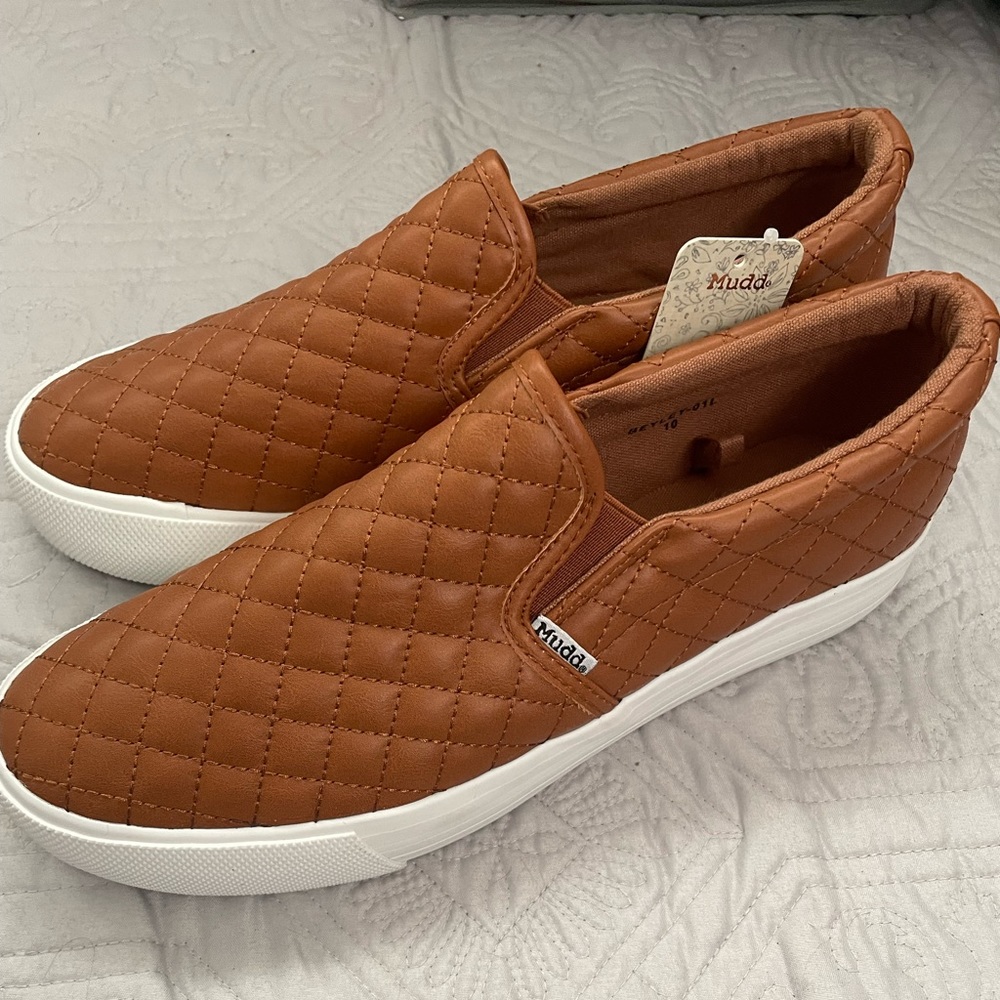 Mudd tan sneakers